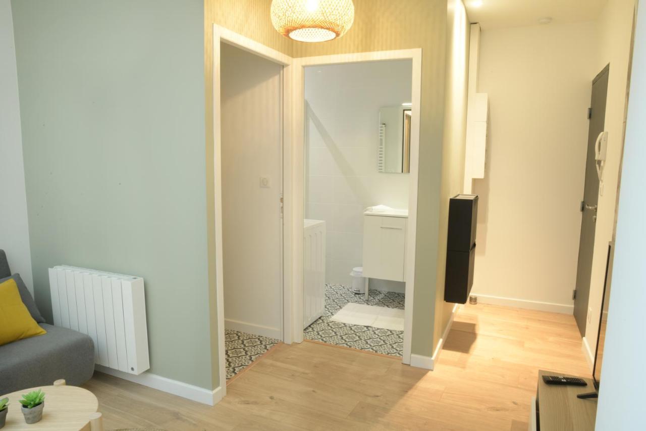 T2 Avec Verriere Situe En Hyper Centre Avec Wifi, Linge, Draps, Savons Et Serviettes Fournis Cognac Bagian luar foto